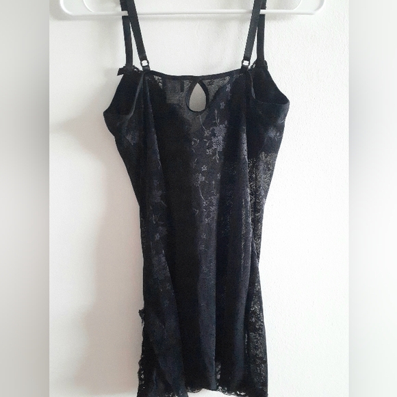 Lace nightie/dress with diamond detail and matching undies - Picture 8 of 16